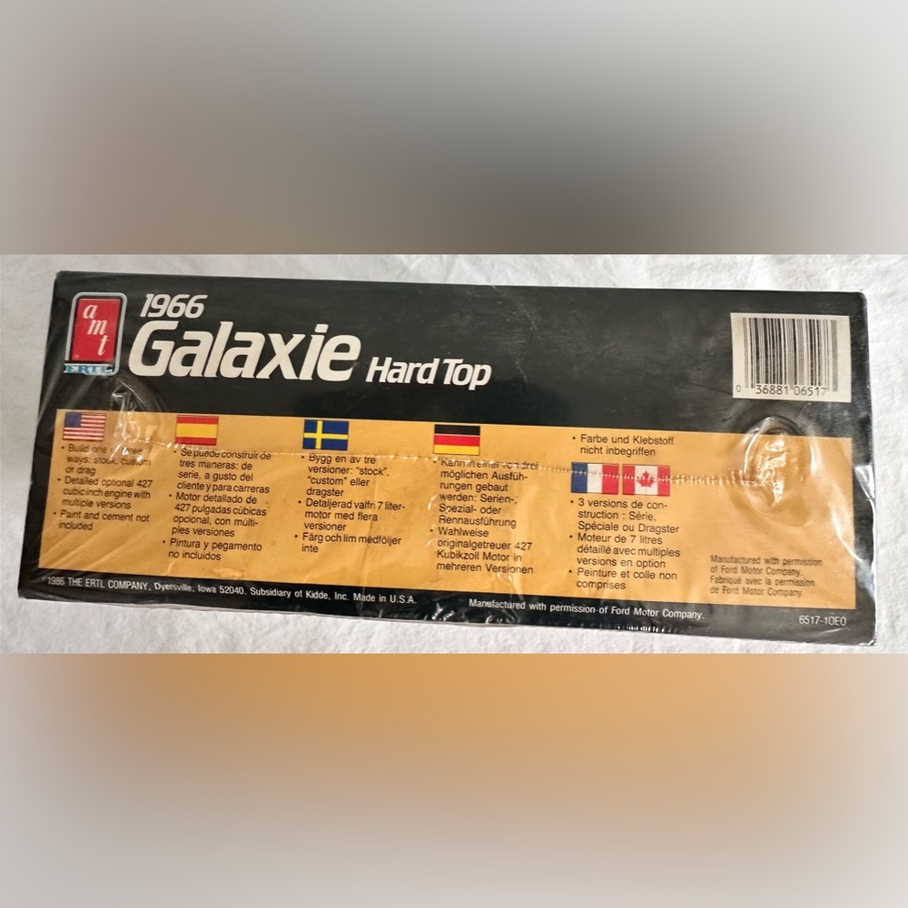 AMT 1966 Ford Galaxie Hardtop 1.25 scale model kit. VINTAGE ITEM!  SEALED BOX! - Picture 3 of 6